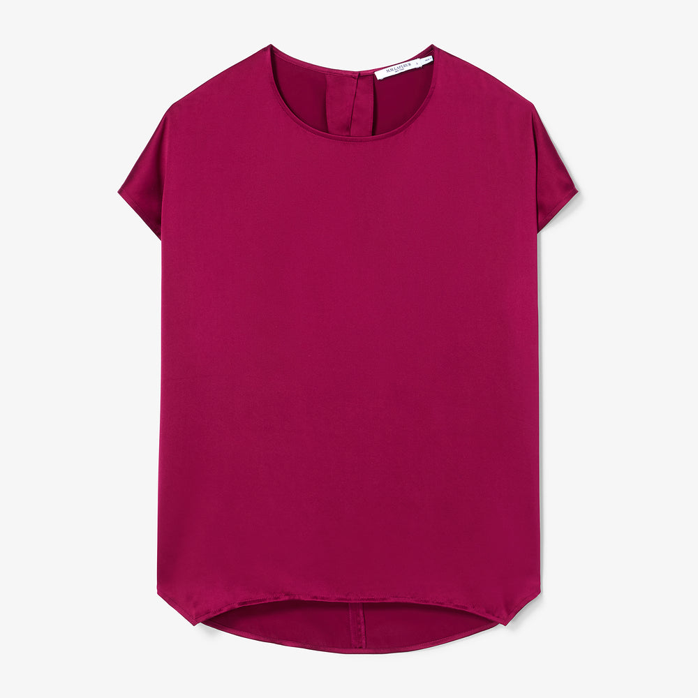 Magenta t-shirt on a light gray background