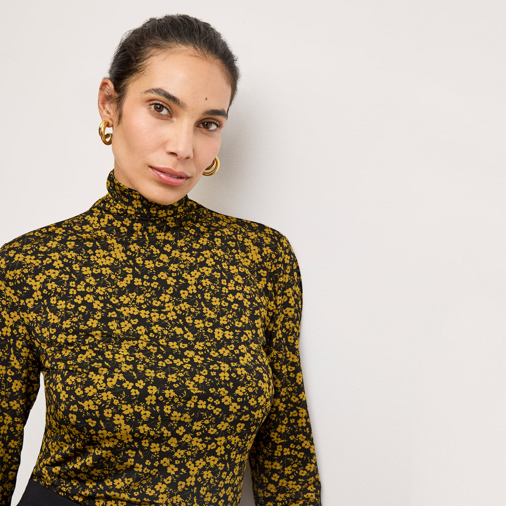 image of the deedra earring in gold