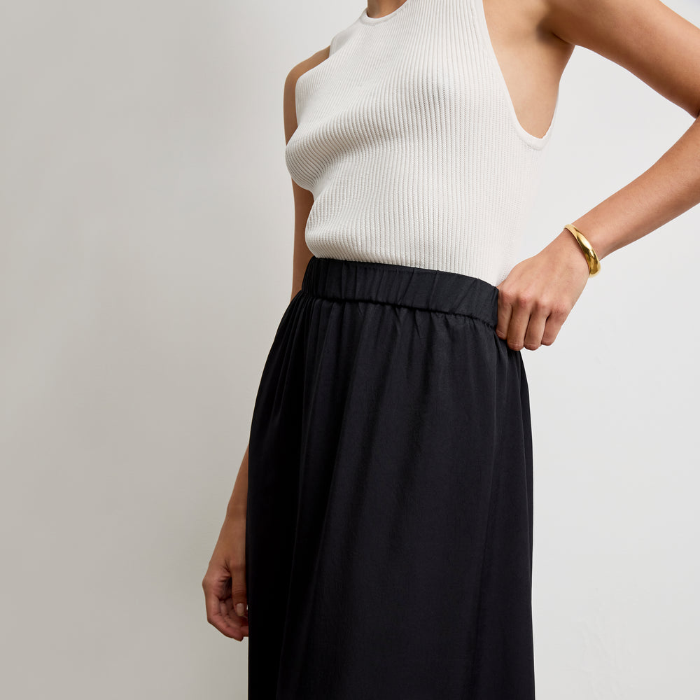 image of the liza bangle in gold