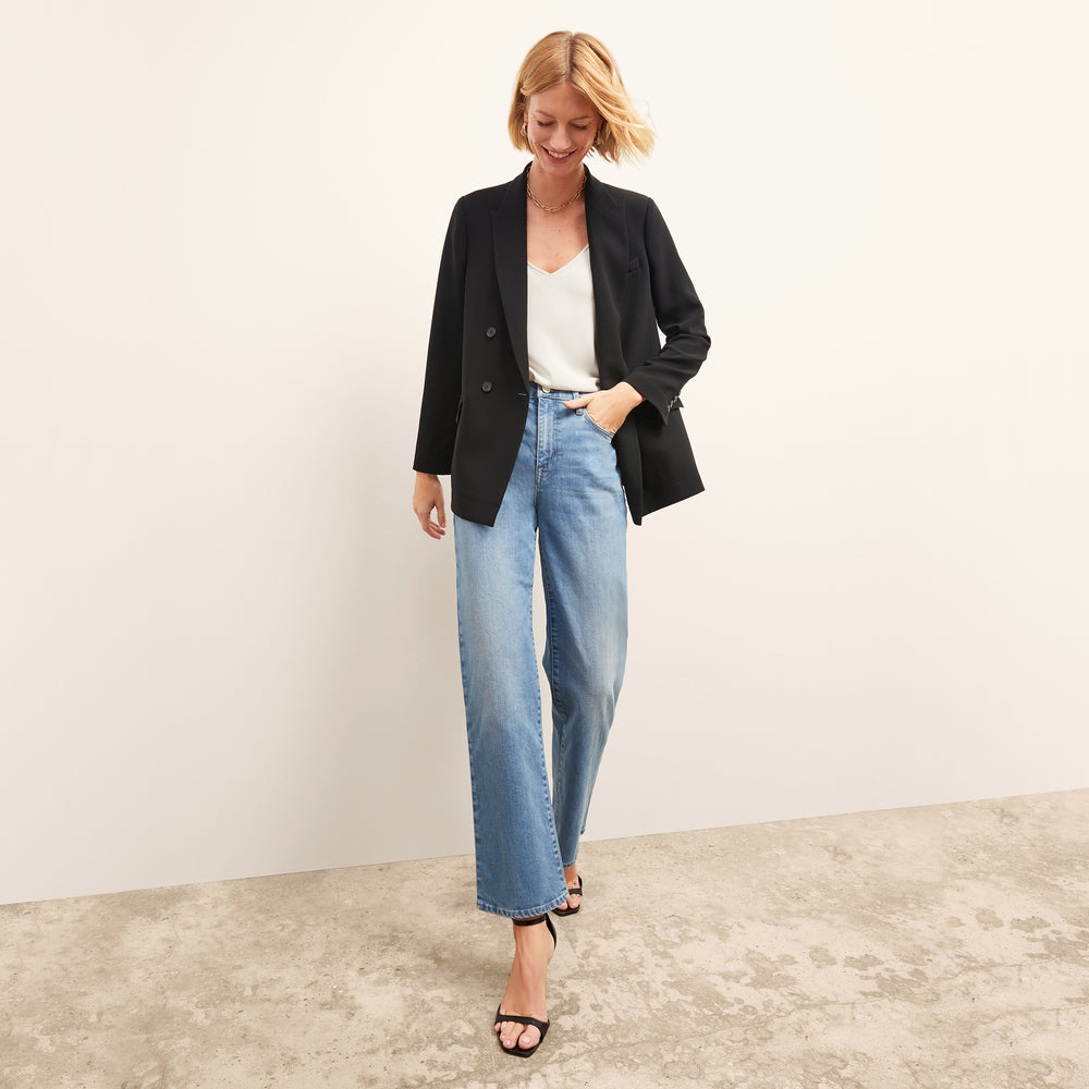 Front image of a woman wearing the Frame Le Pixie Jane Wide Leg in Lomina Lmna