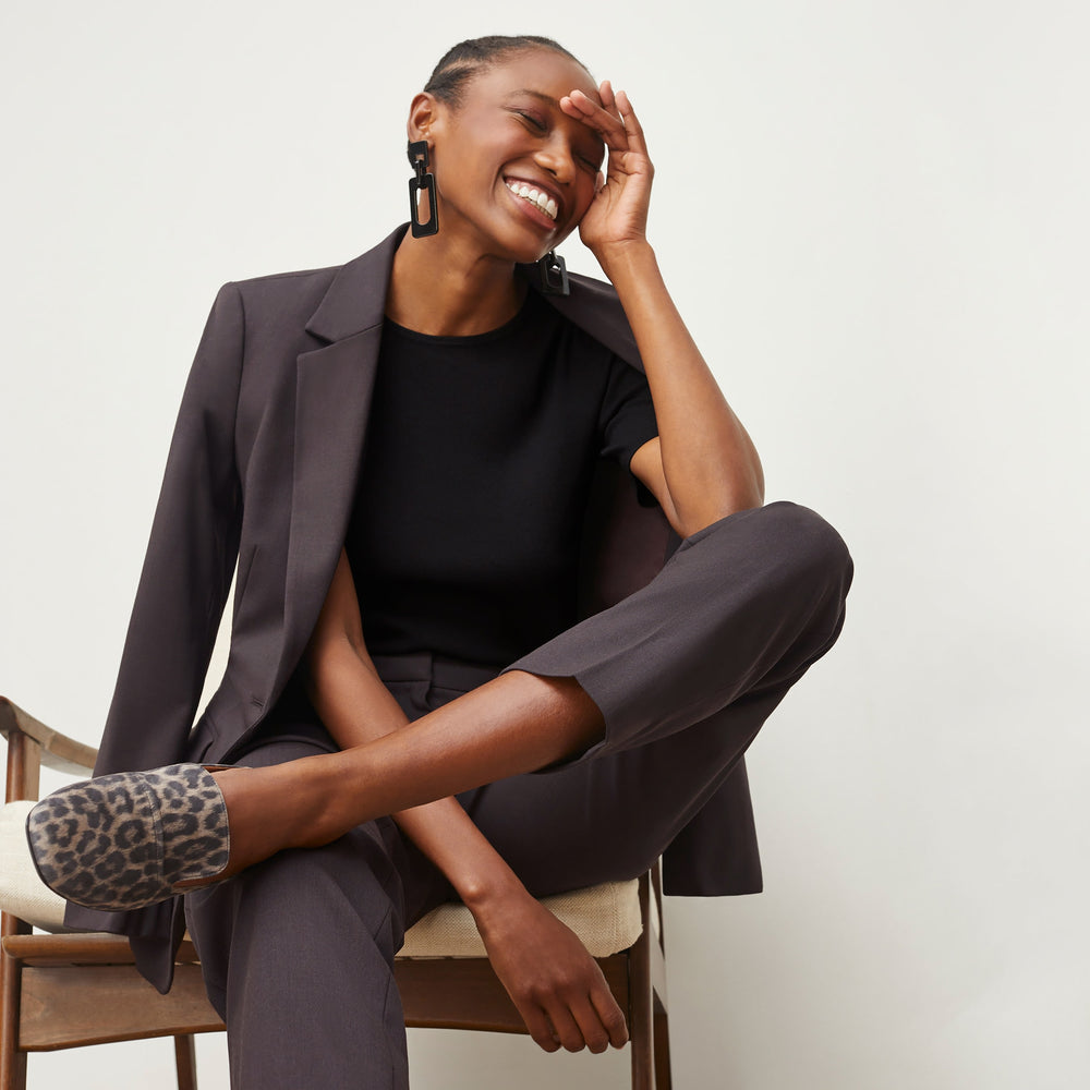 Detail image of a woman standing wearing the Mejia Pant in Haze