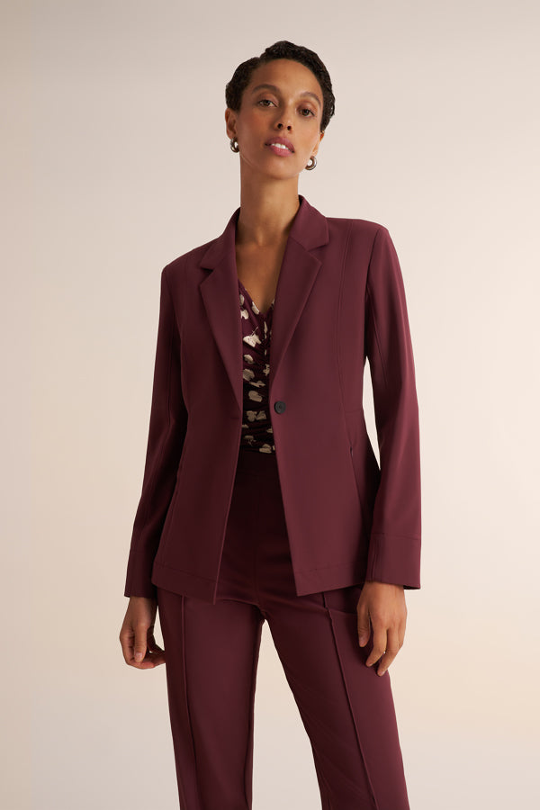 Woman wearing the Moreland Travel Blazer in black