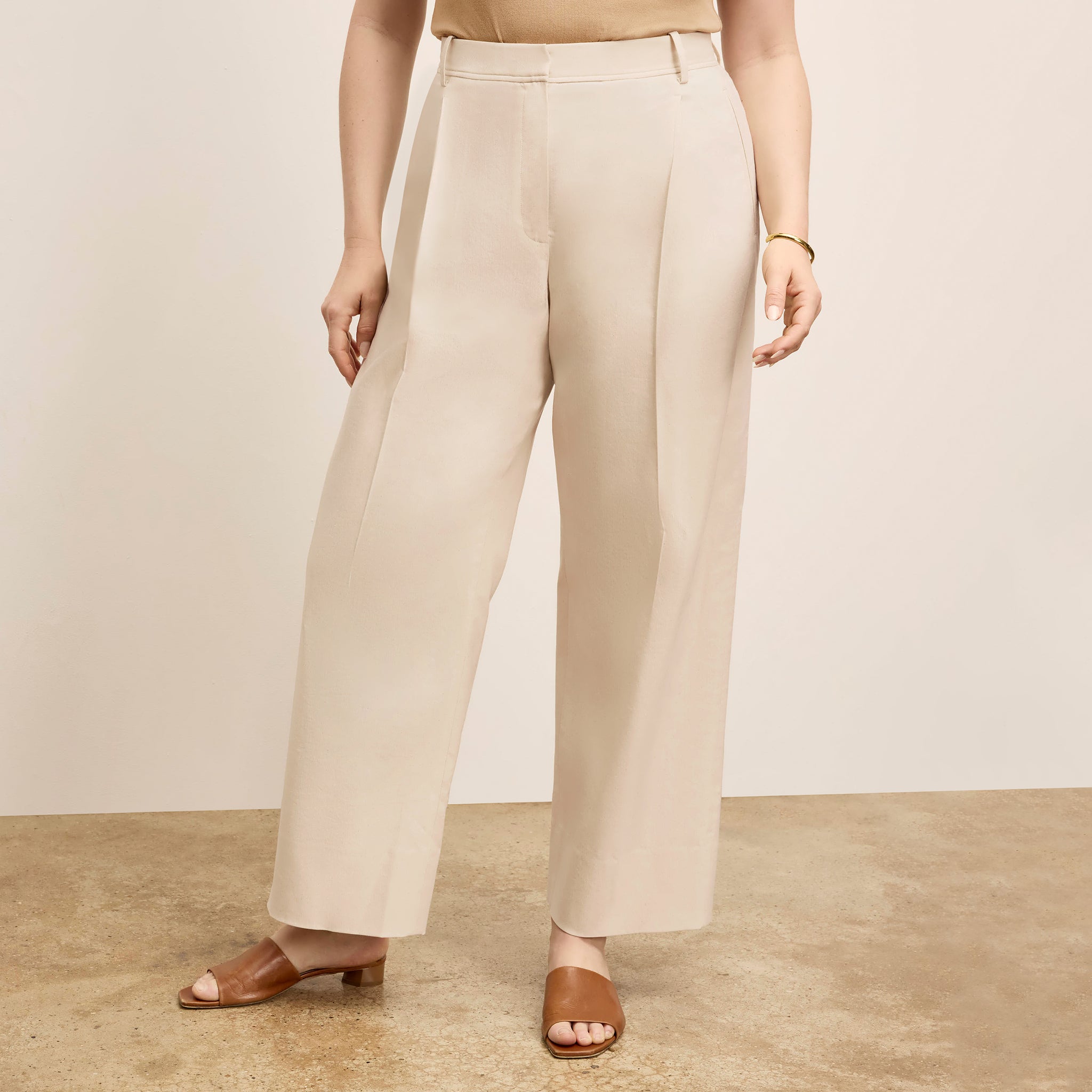 front image of a woman wearing the arlo pant in natural 