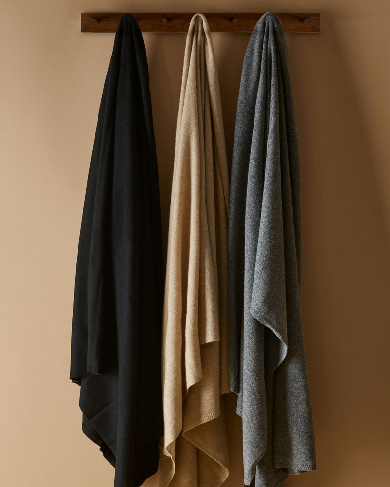 Petite Plume Cashmere Wrap in Black