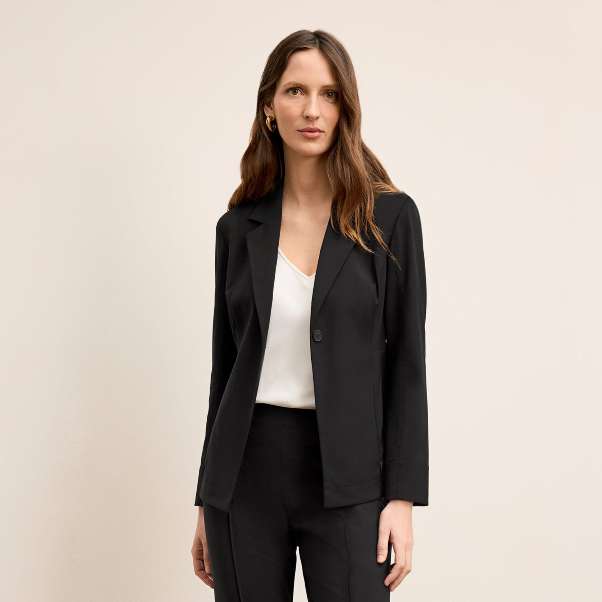 Front image of a woman wearing the Moreland jacket in Black 