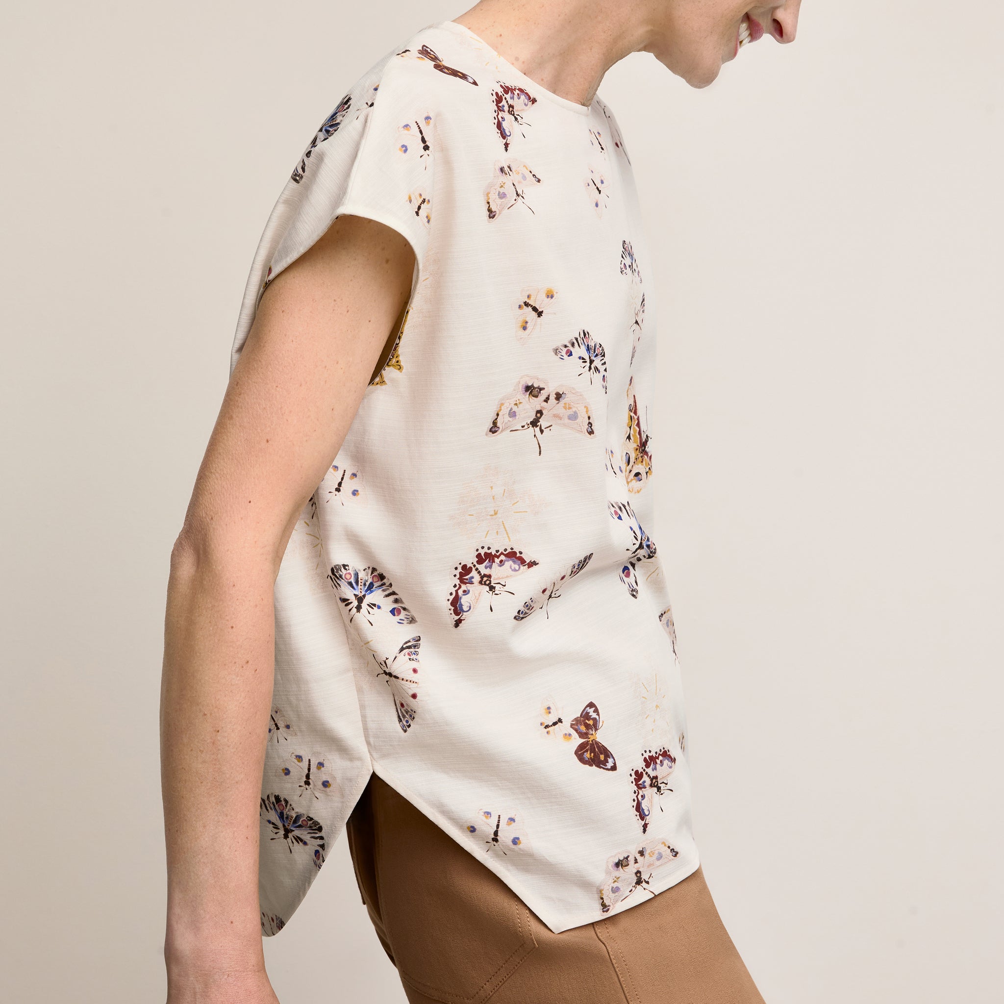 Front image of a woman wearing The Didion Top - Airy Cotton :: Butterfly Print 