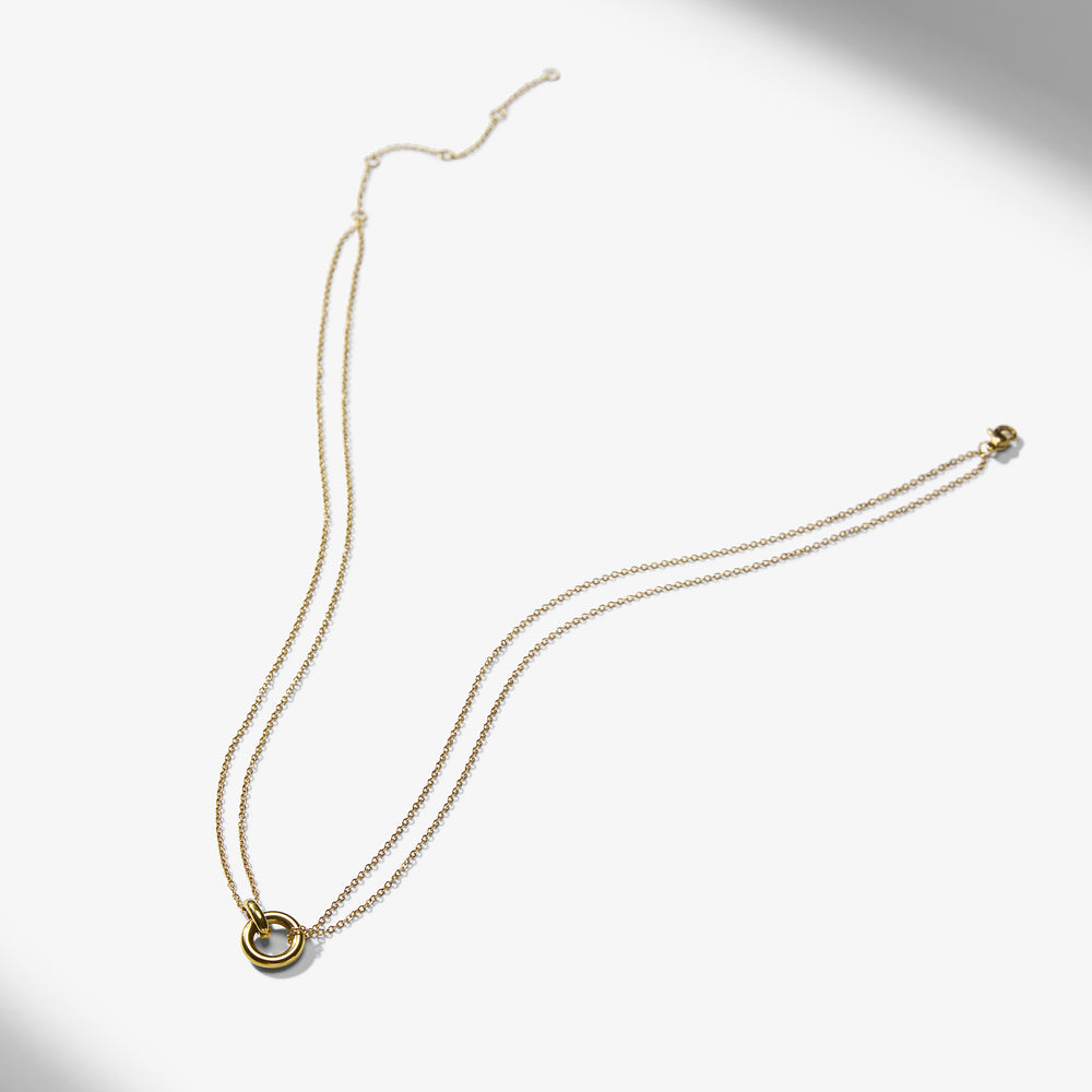packshot image of the jessie necklace in gold