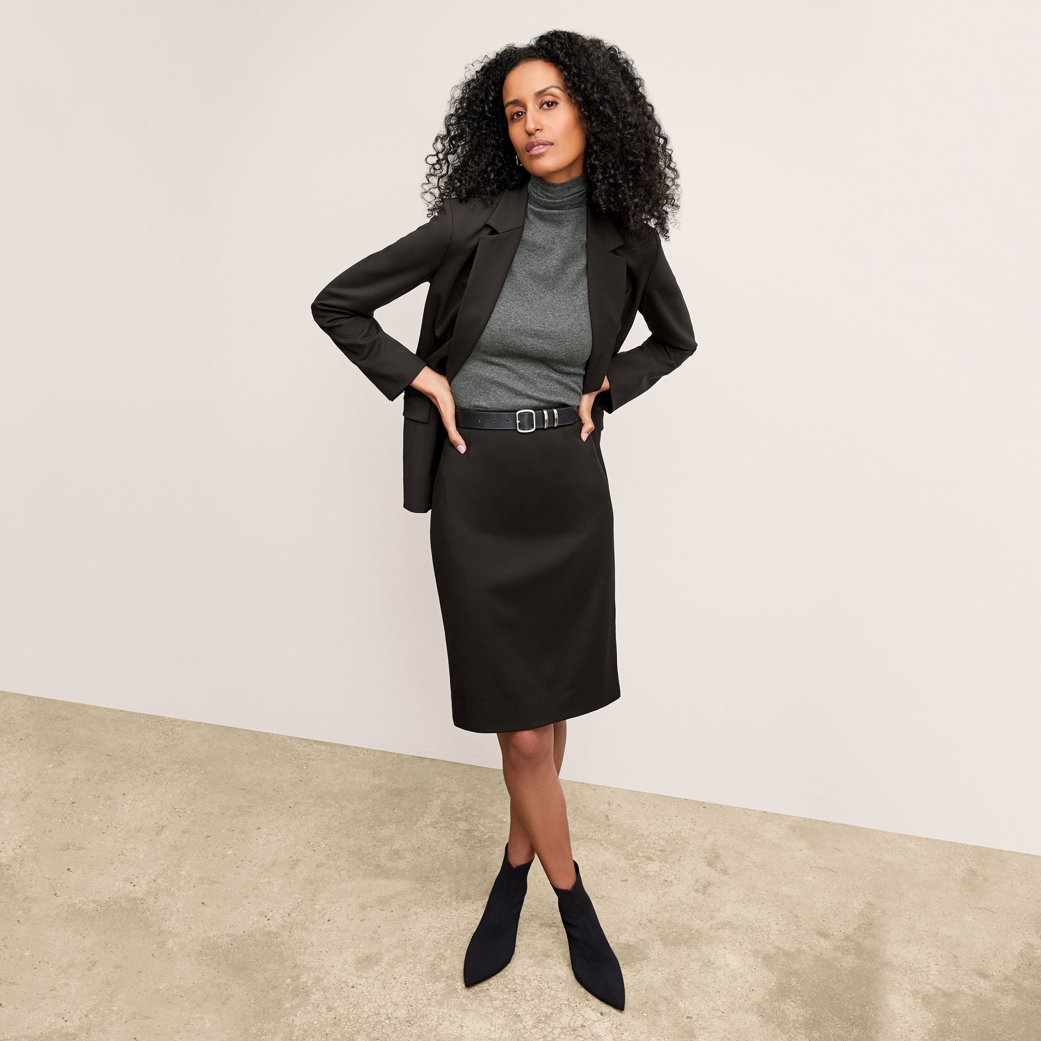 Front image of a woman standing wearing the Yiyan Blazer in Black 
