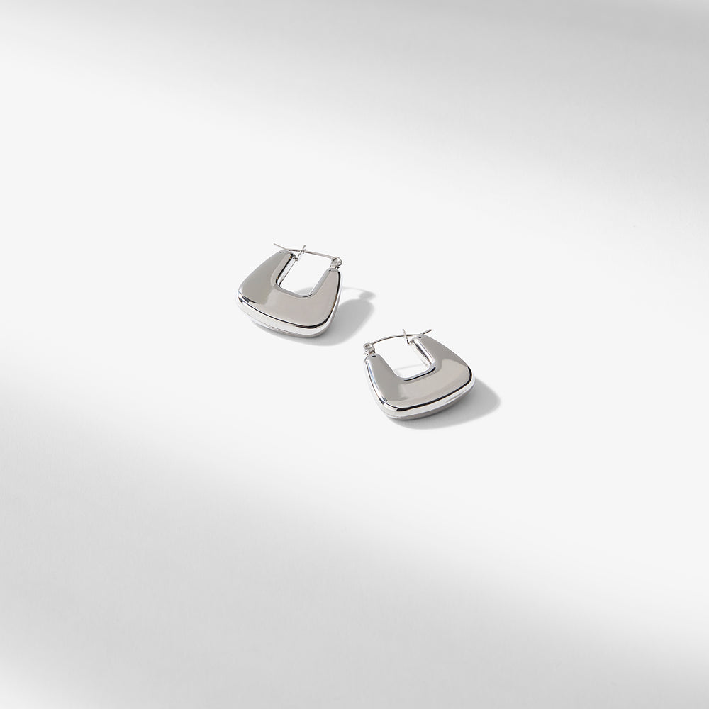 Packshot image of the Shay earrings in Silver