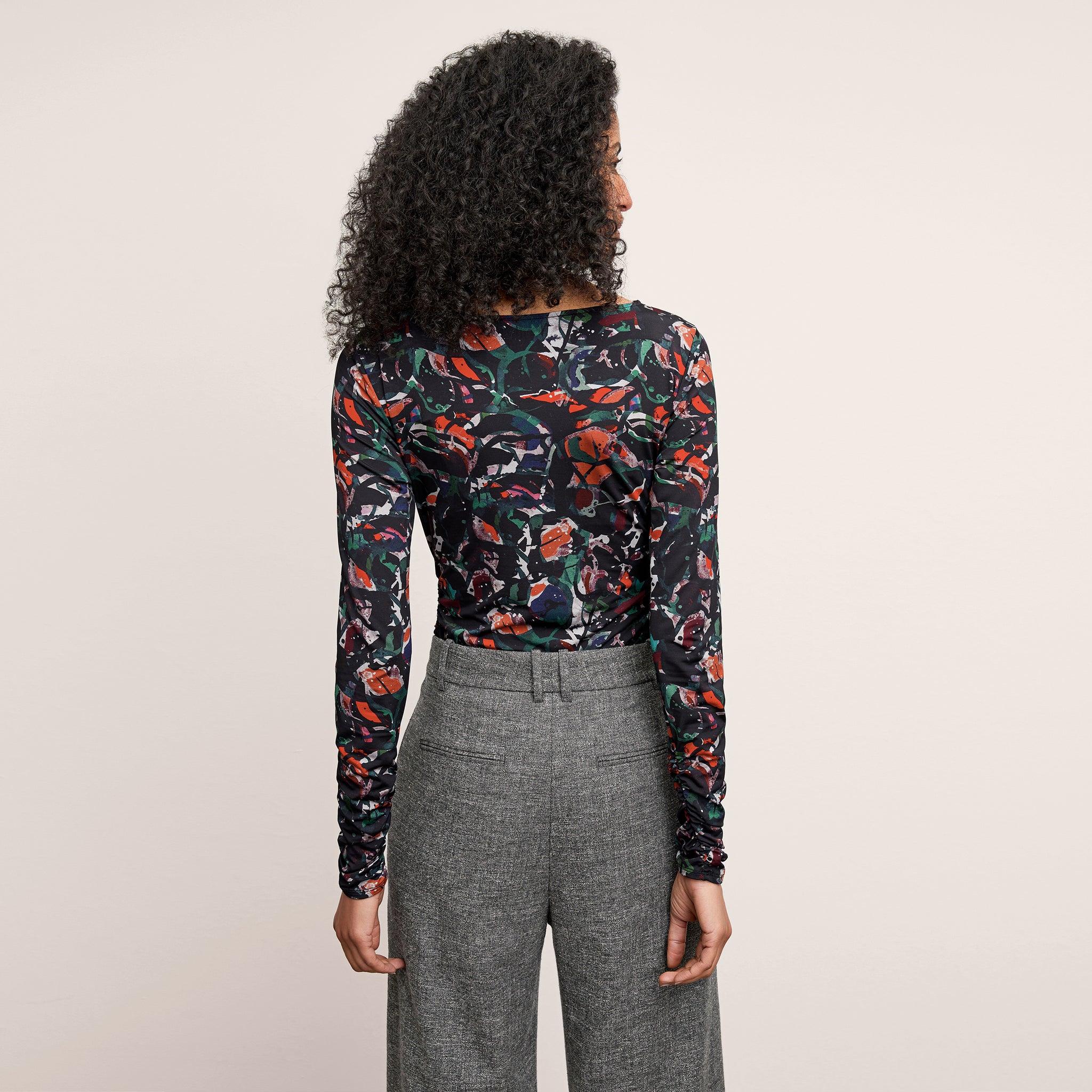 back image of a woman wearing the percy top in splatter pop
