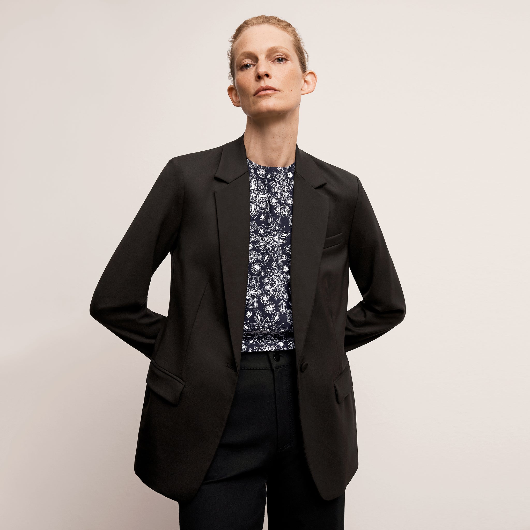 Front image of a woman wearing the Yiyan Blazer in Black 