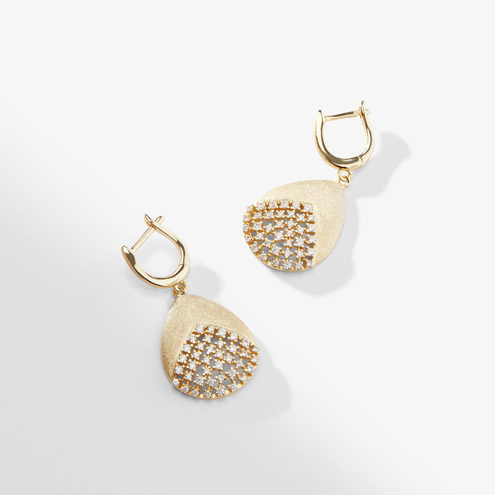 packshot image of the benia earring
