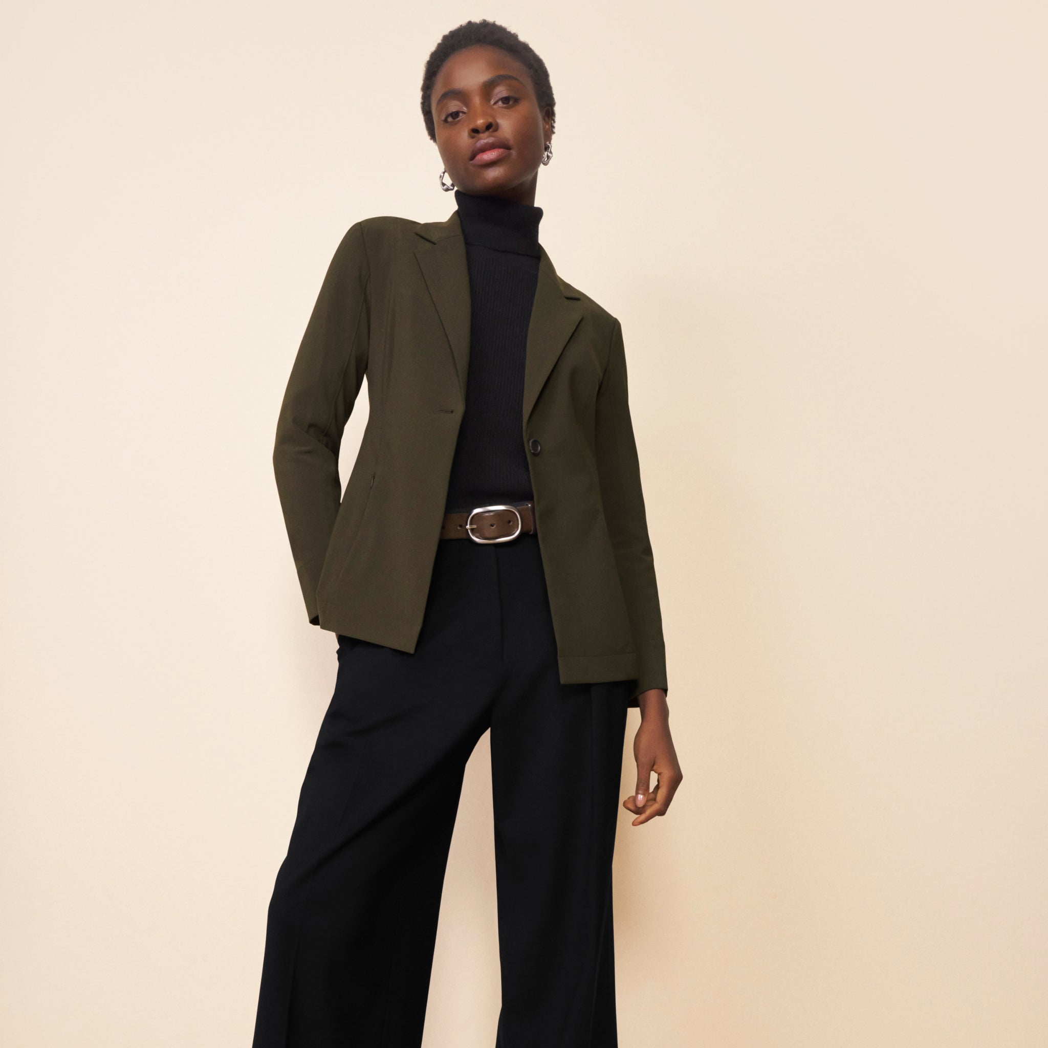 front image of a woman wearing the zuri pant in black