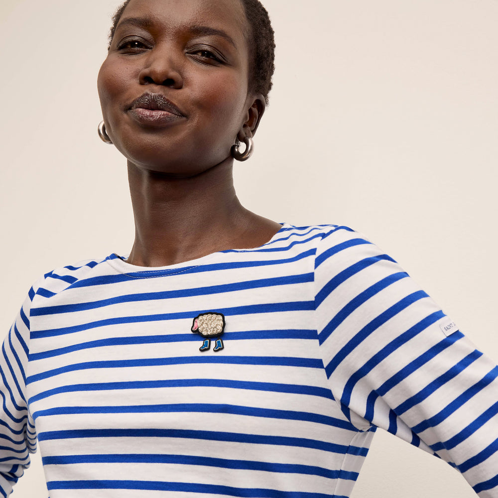 front image of a woman wearing the Mout Botte - Brooch
