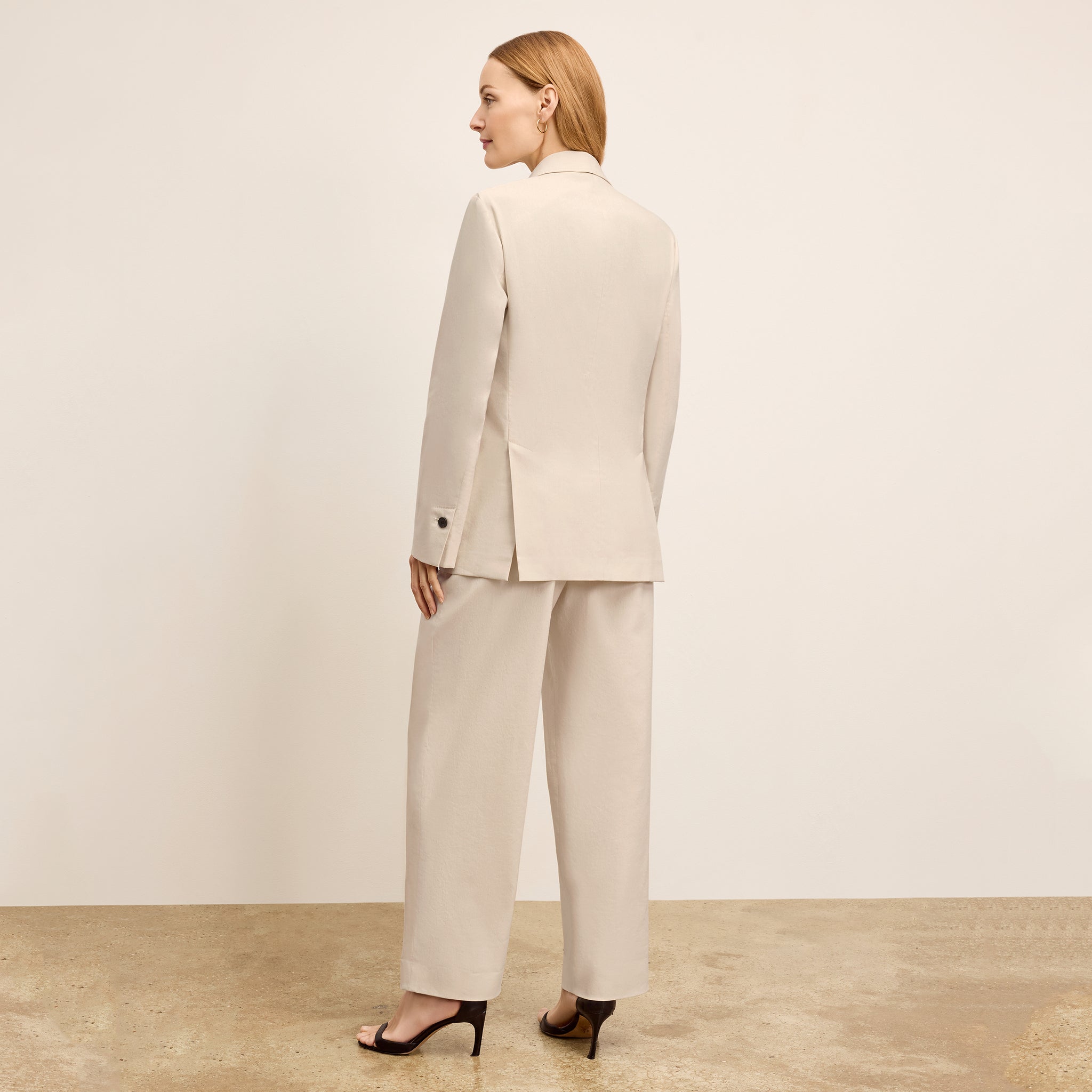back image of a woman wearing the arlo pant in natural 