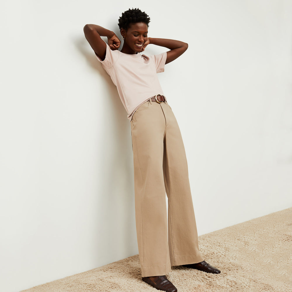 Front image of a woman standing wearing the Leslie T-Shirt—Compact Cotton in Dusty Pink
